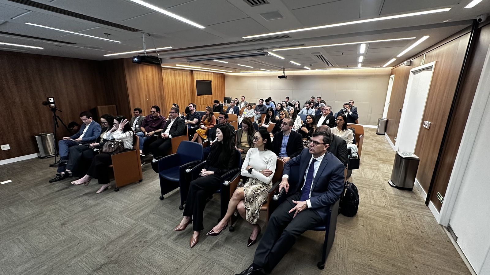 Auditório do Hospital DF Star com a plateia do II Pós-ASCO